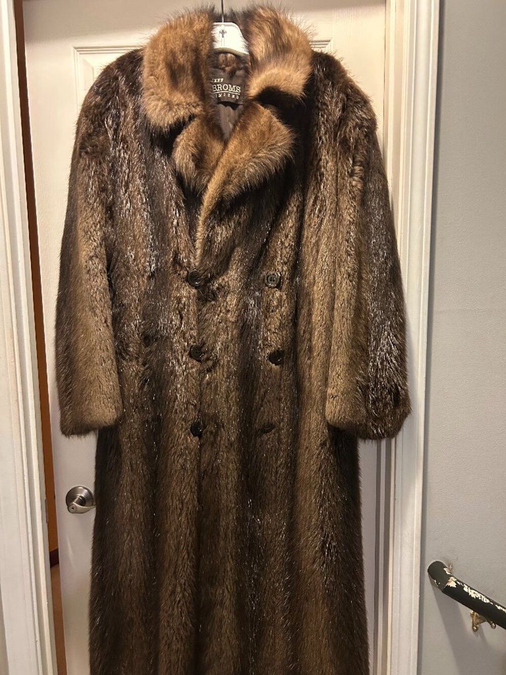Men's Full-length Natural Long hair Beaver Fur Coat - Size Large